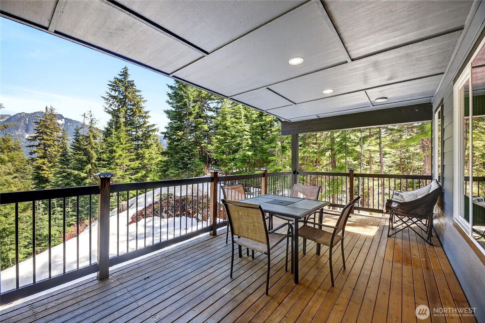60 Snoqualmie Village Dr , Snoqualmie Pass, WA 98068