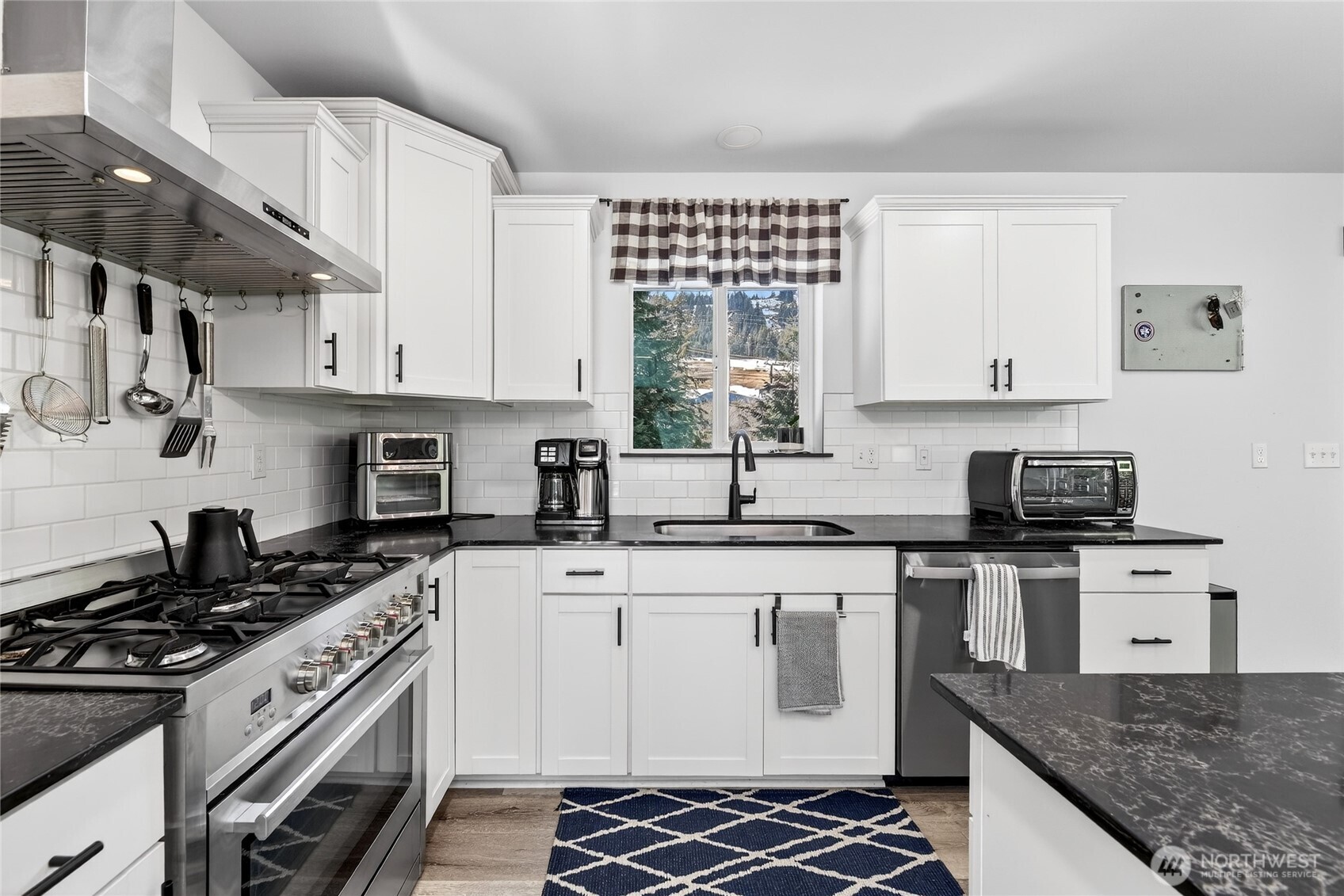 60 Snoqualmie Village Dr , Snoqualmie Pass, WA 98068