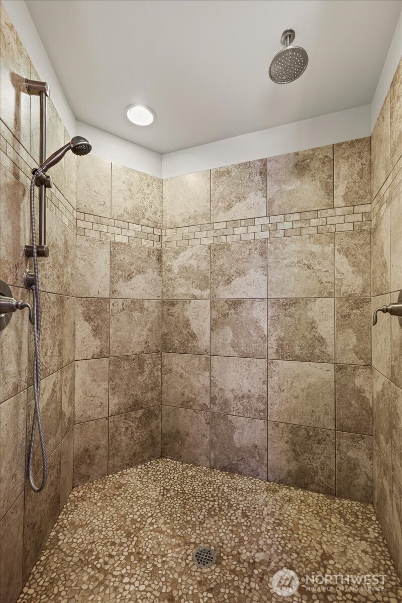 2142 Island Drive NW, Olympia, WA 98502-9711