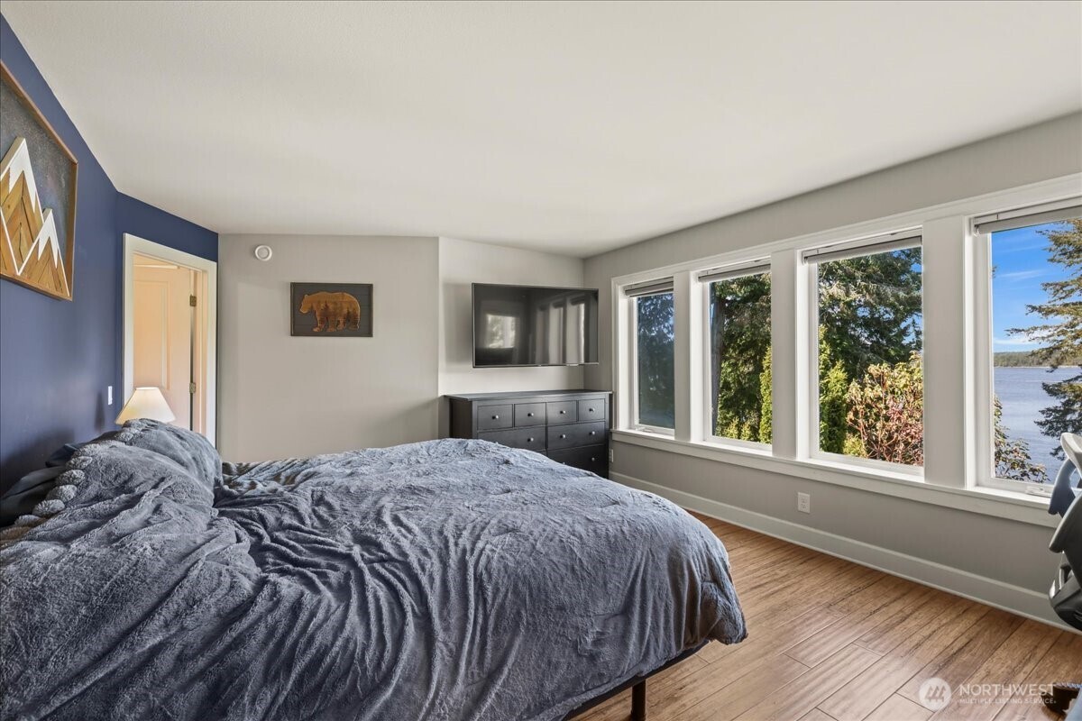 2142 Island Drive NW, Olympia, WA 98502-9711