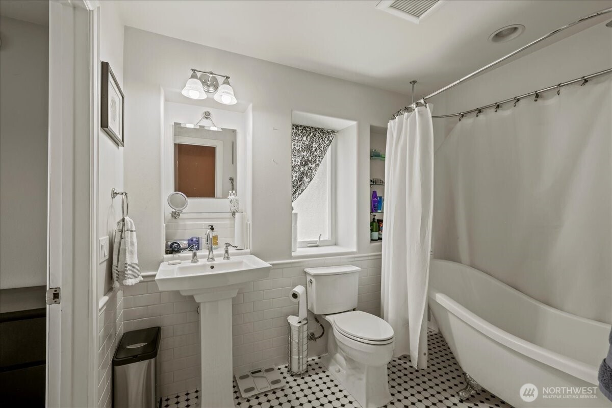 2142 Island Drive NW, Olympia, WA 98502-9711