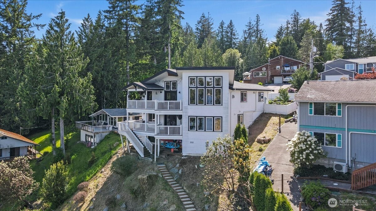 2142 Island Drive NW, Olympia, WA 98502-9711