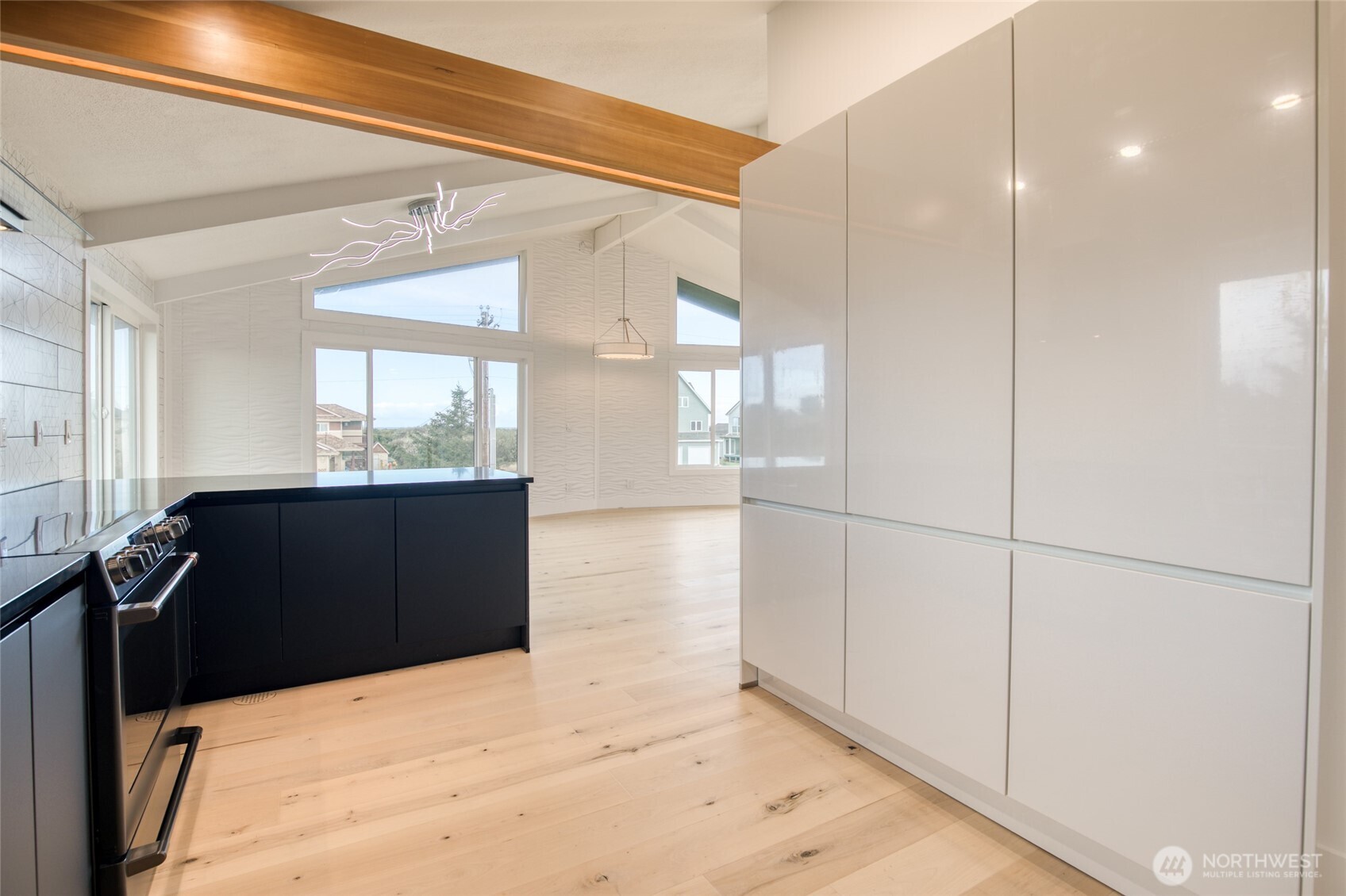 506 Sand Dune Avenue SW, Ocean Shores, WA 98569