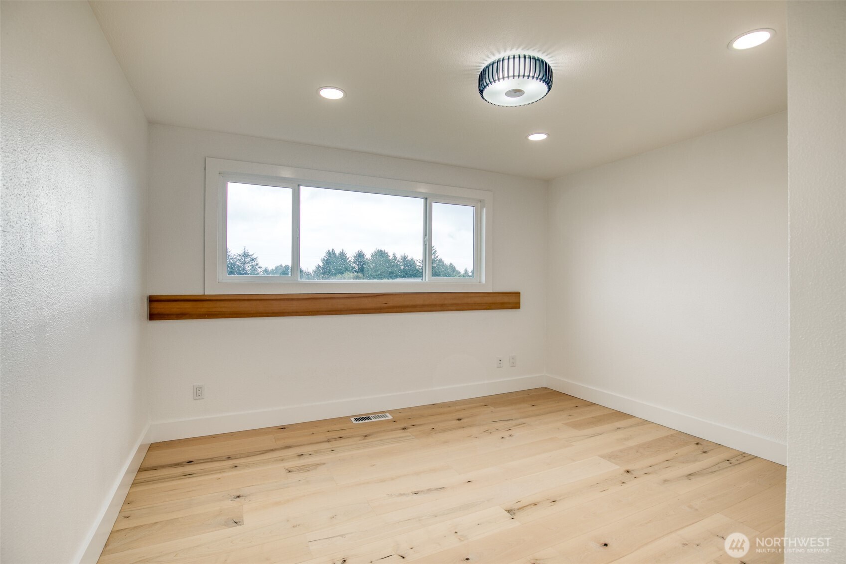 506 Sand Dune Avenue SW, Ocean Shores, WA 98569