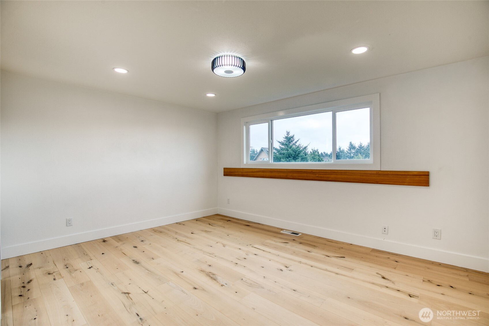 506 Sand Dune Avenue SW, Ocean Shores, WA 98569