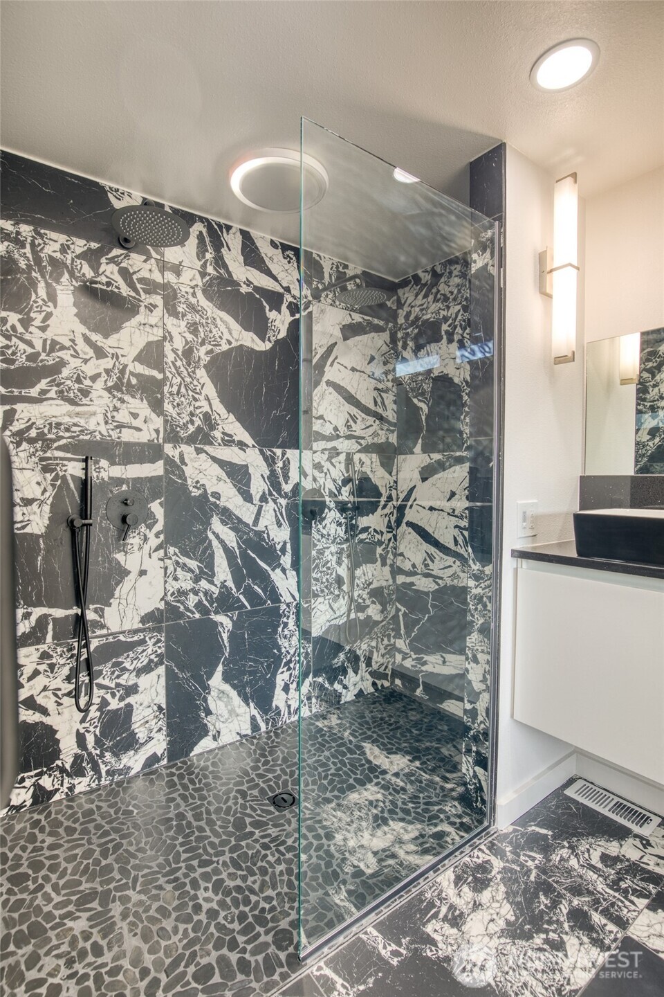 506 Sand Dune Avenue SW, Ocean Shores, WA 98569