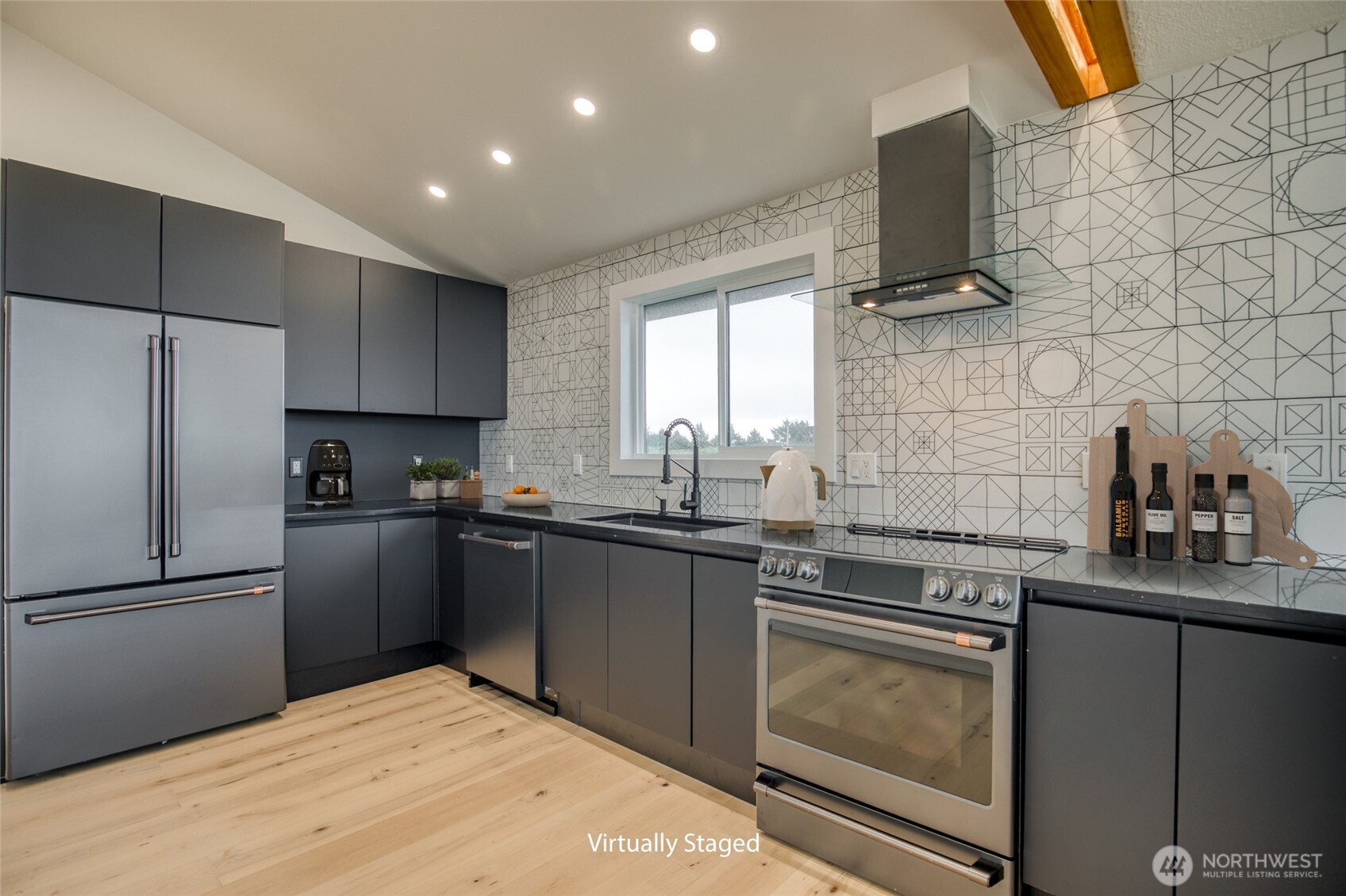 506 Sand Dune Avenue SW, Ocean Shores, WA 98569