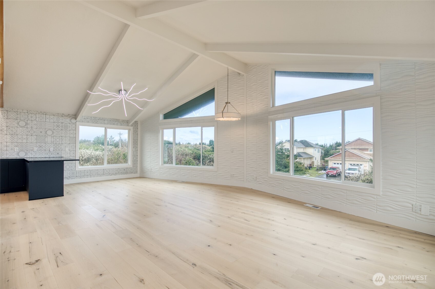 506 Sand Dune Avenue SW, Ocean Shores, WA 98569