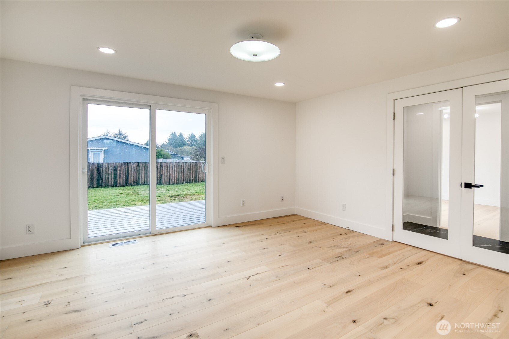 506 Sand Dune Avenue SW, Ocean Shores, WA 98569