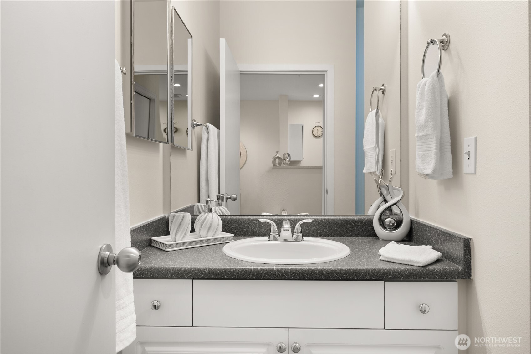 2415 2nd Ave #540, Seattle, WA 98121