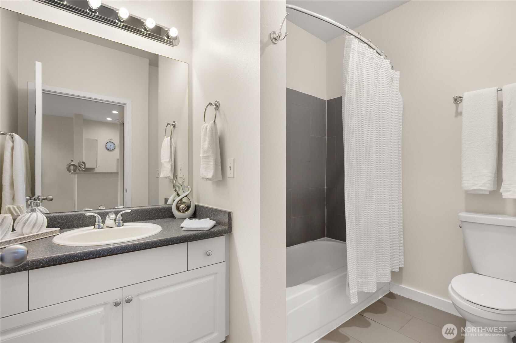 2415 2nd Ave #540, Seattle, WA 98121