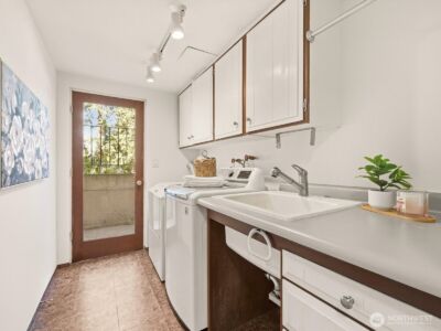 12570 SE 70th Street , Newcastle, WA 98056 - Photo 32