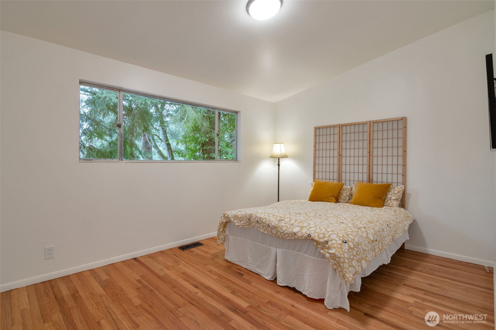 15269 Densmore Avenue N, Shoreline, WA 98133-6305