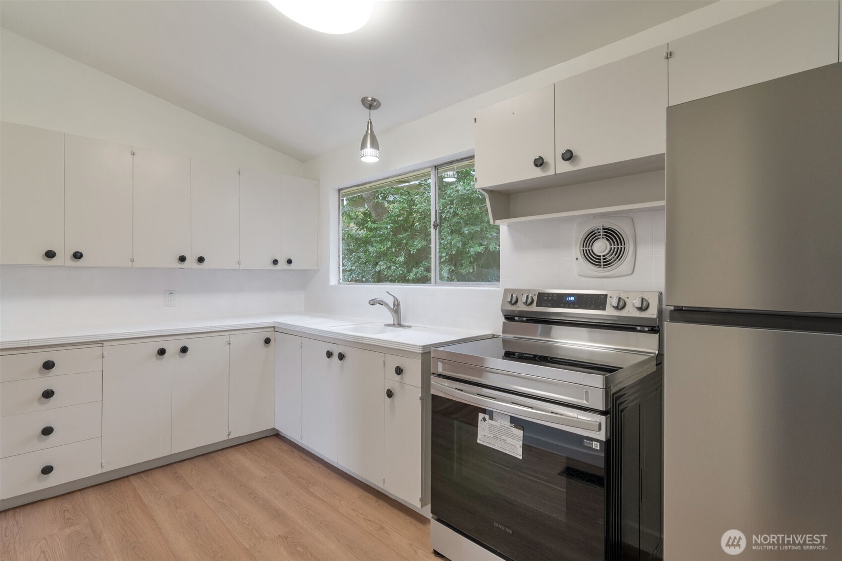 15269 Densmore Avenue N, Shoreline, WA 98133-6305