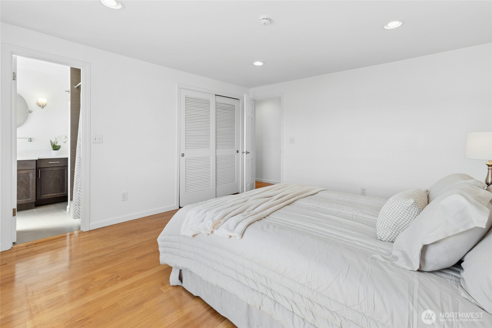 17154 NE 5th Street , Bellevue, WA 98008-4129