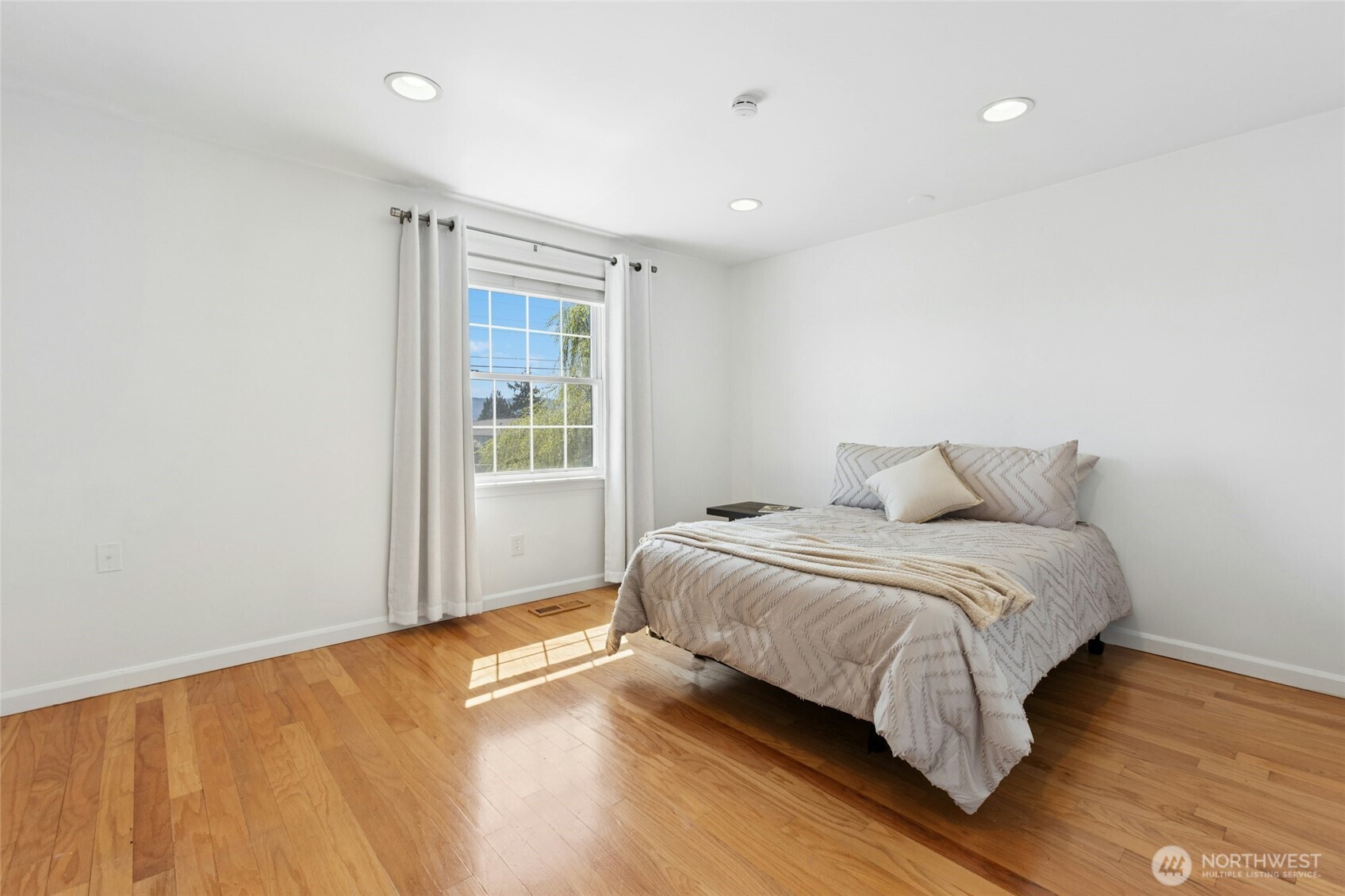 17154 NE 5th Street , Bellevue, WA 98008-4129