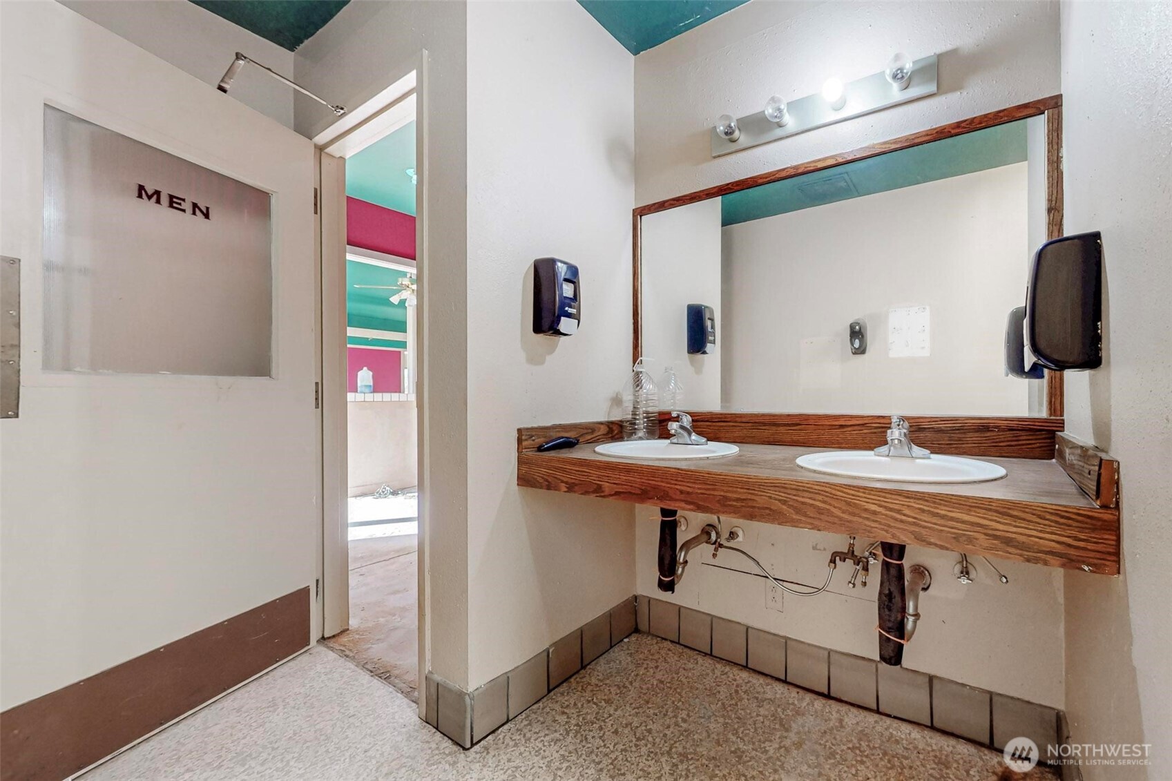 3558 Wheaton Way , Bremerton, WA 98310