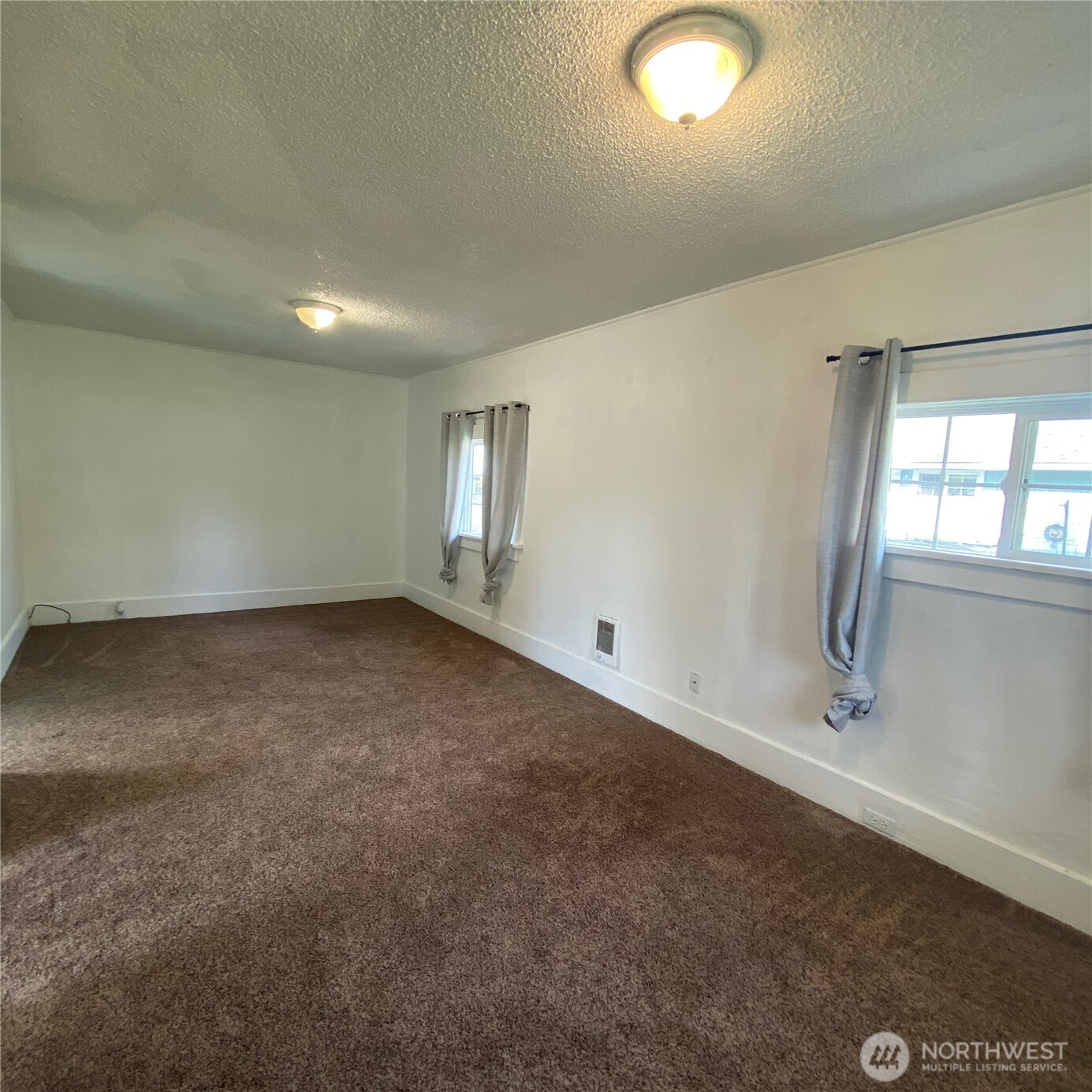 2716 Sylvan Drive W, University Place, WA 98466-2741