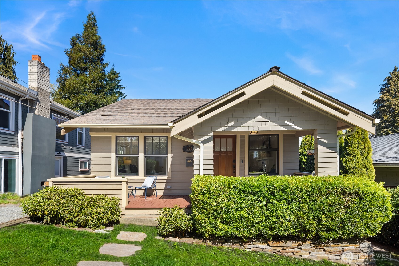 324 NE 54th Street , Seattle, WA 98105