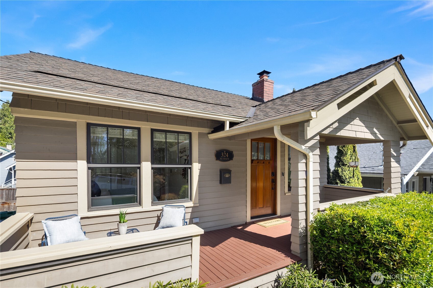 324 NE 54th Street , Seattle, WA 98105