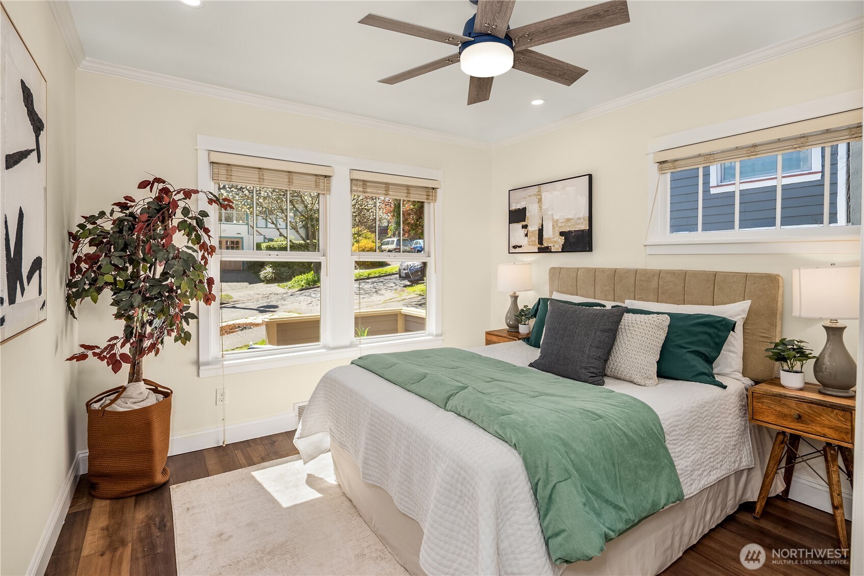 324 NE 54th Street , Seattle, WA 98105