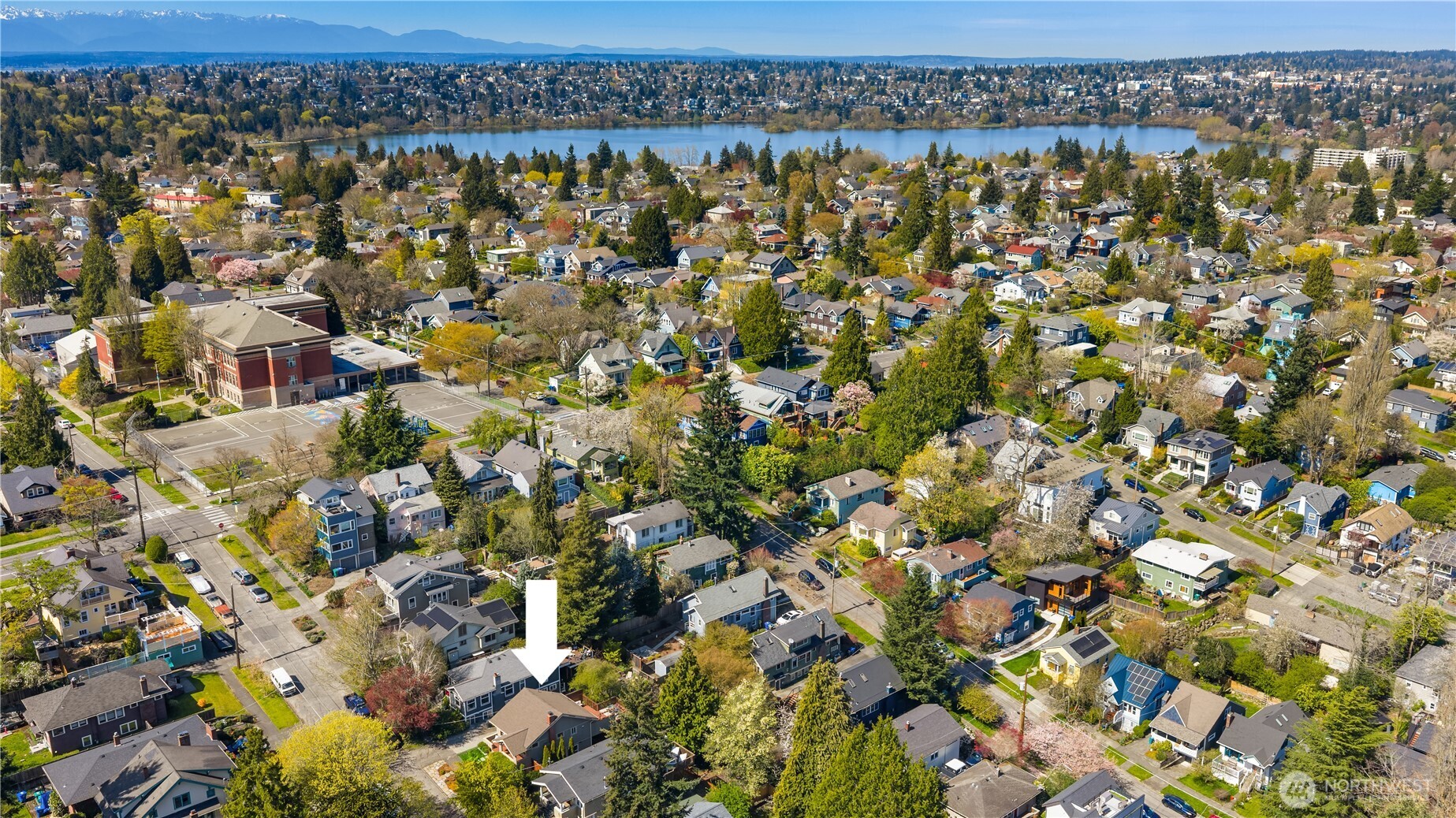 324 NE 54th Street , Seattle, WA 98105