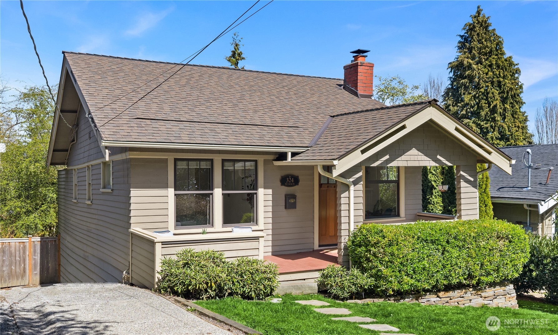 324 NE 54th Street , Seattle, WA 98105