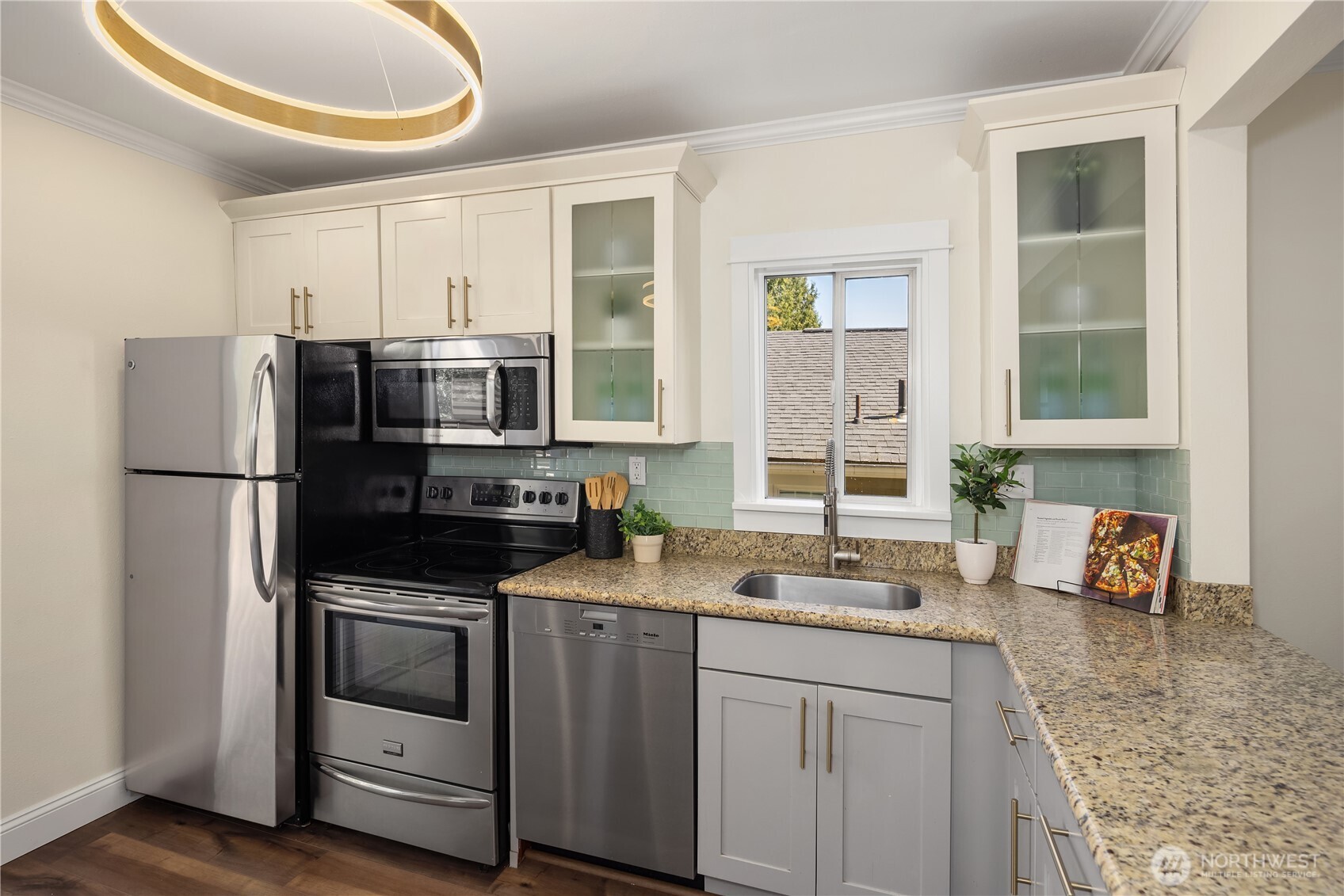 324 NE 54th Street , Seattle, WA 98105