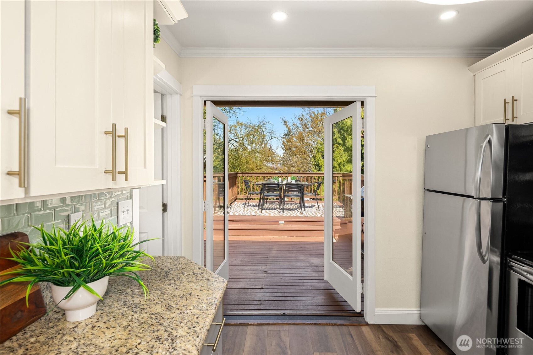 324 NE 54th Street , Seattle, WA 98105