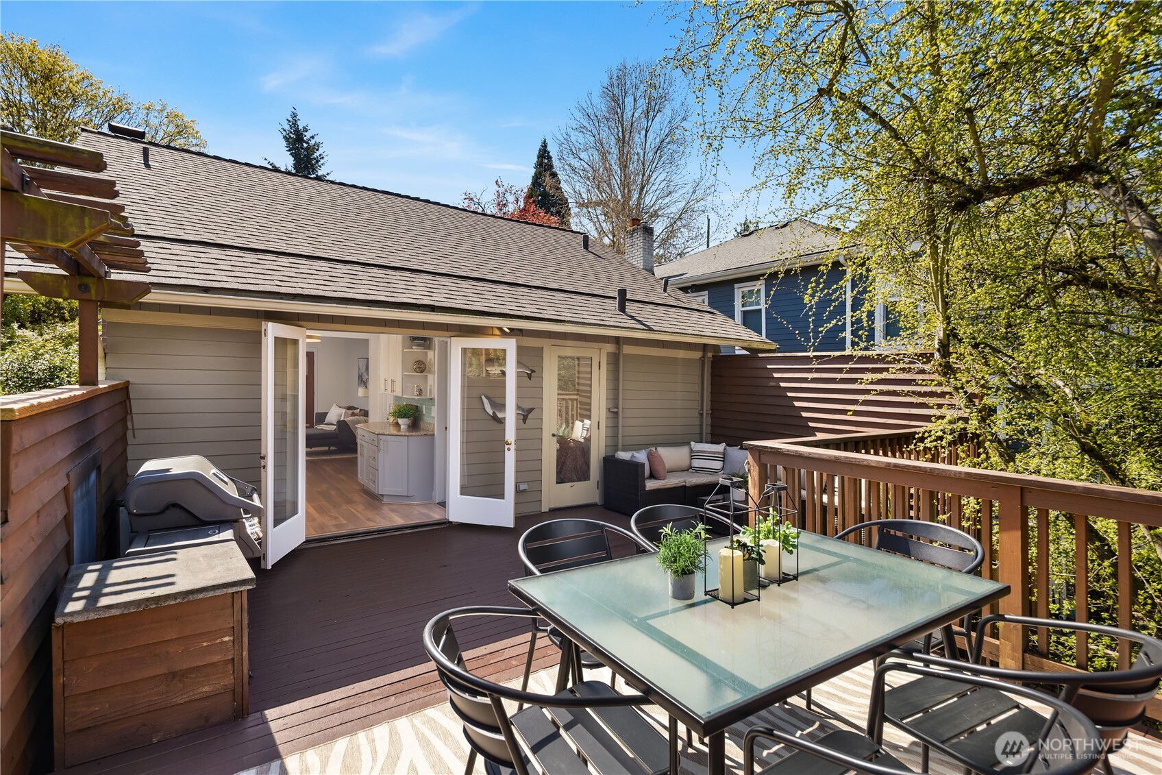 324 NE 54th Street , Seattle, WA 98105