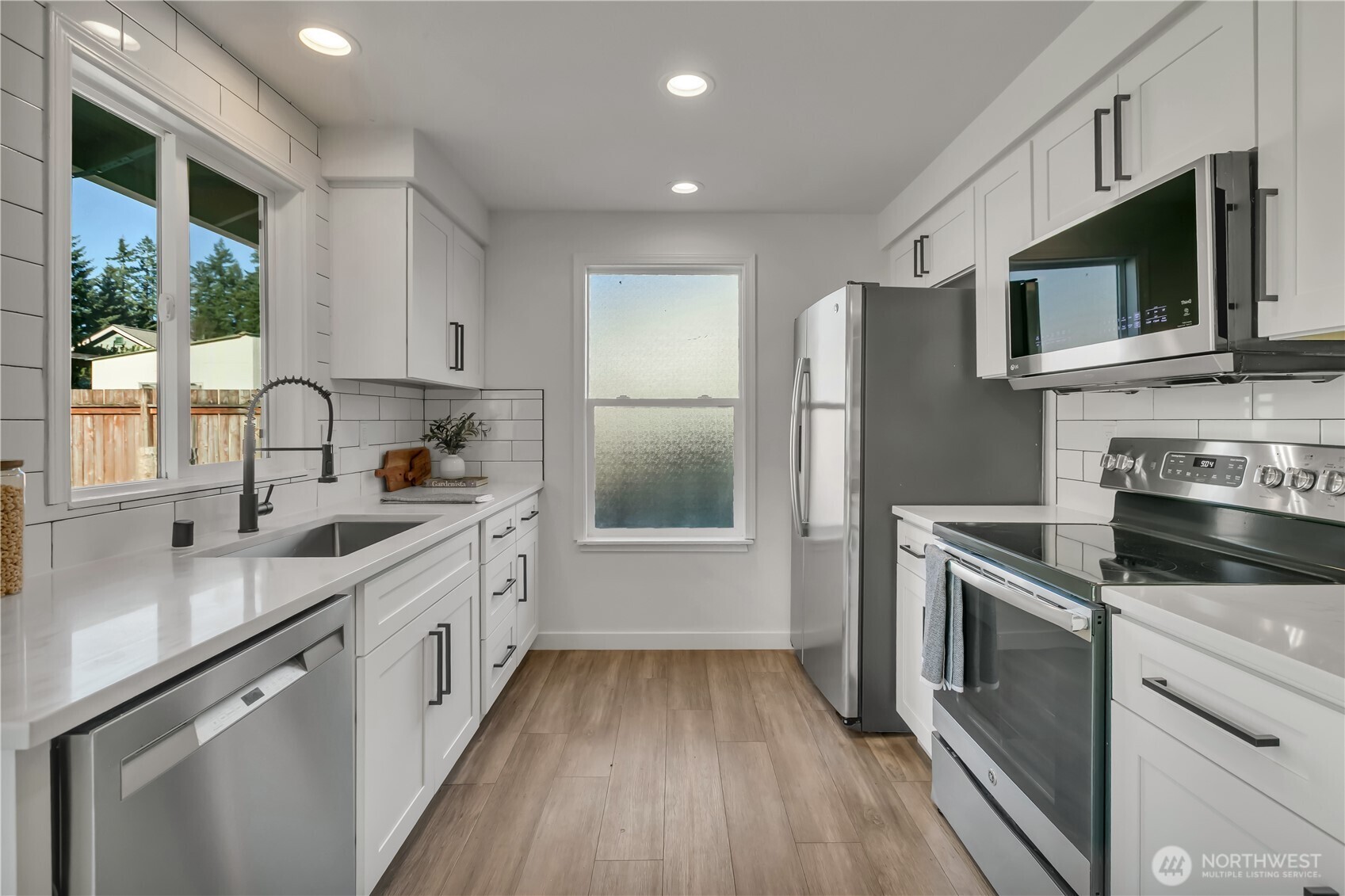 21720 SE 237th Street , Maple Valley, WA 98038