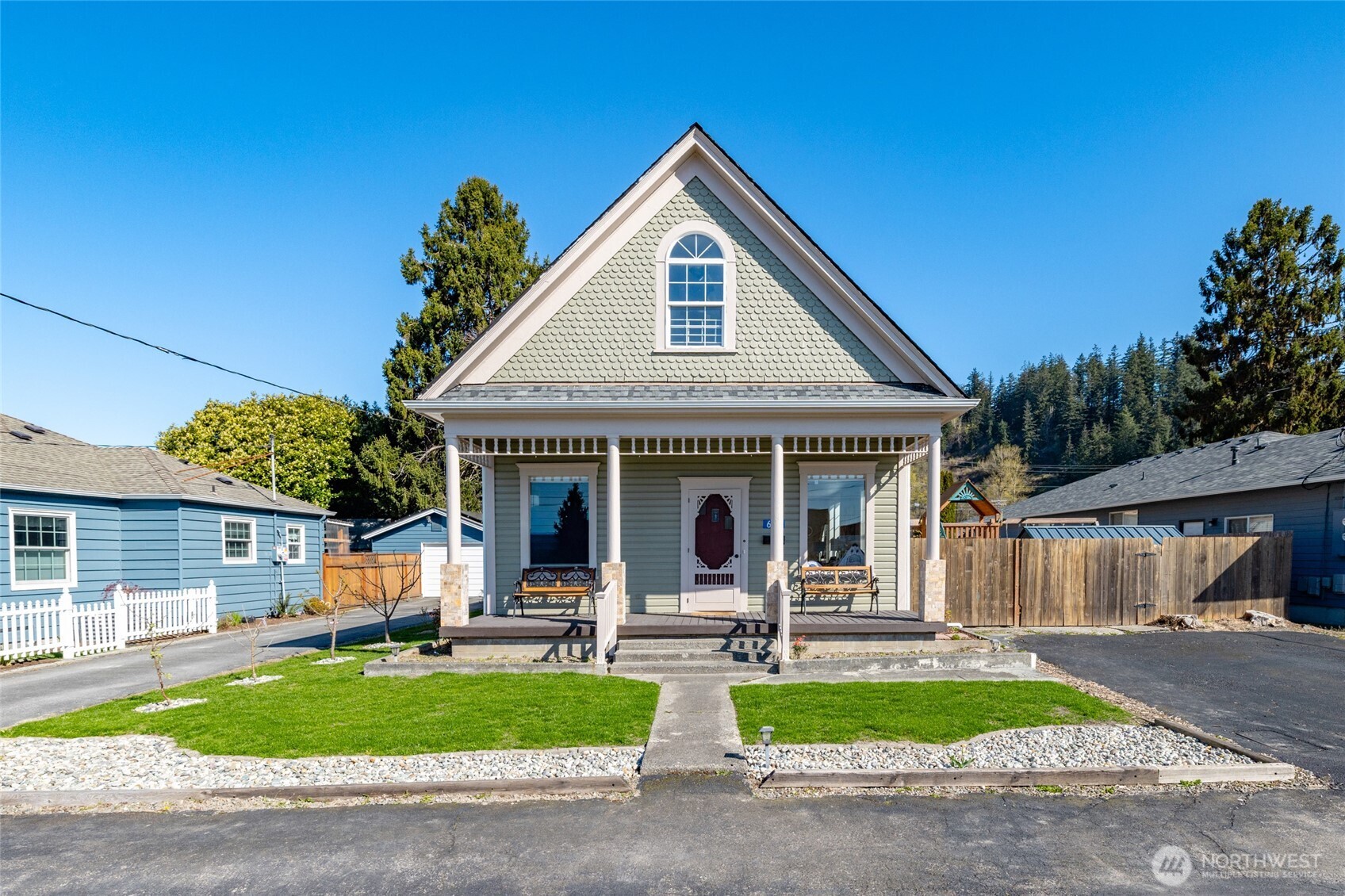 625 E Hazel Avenue , Burlington, WA 98233
