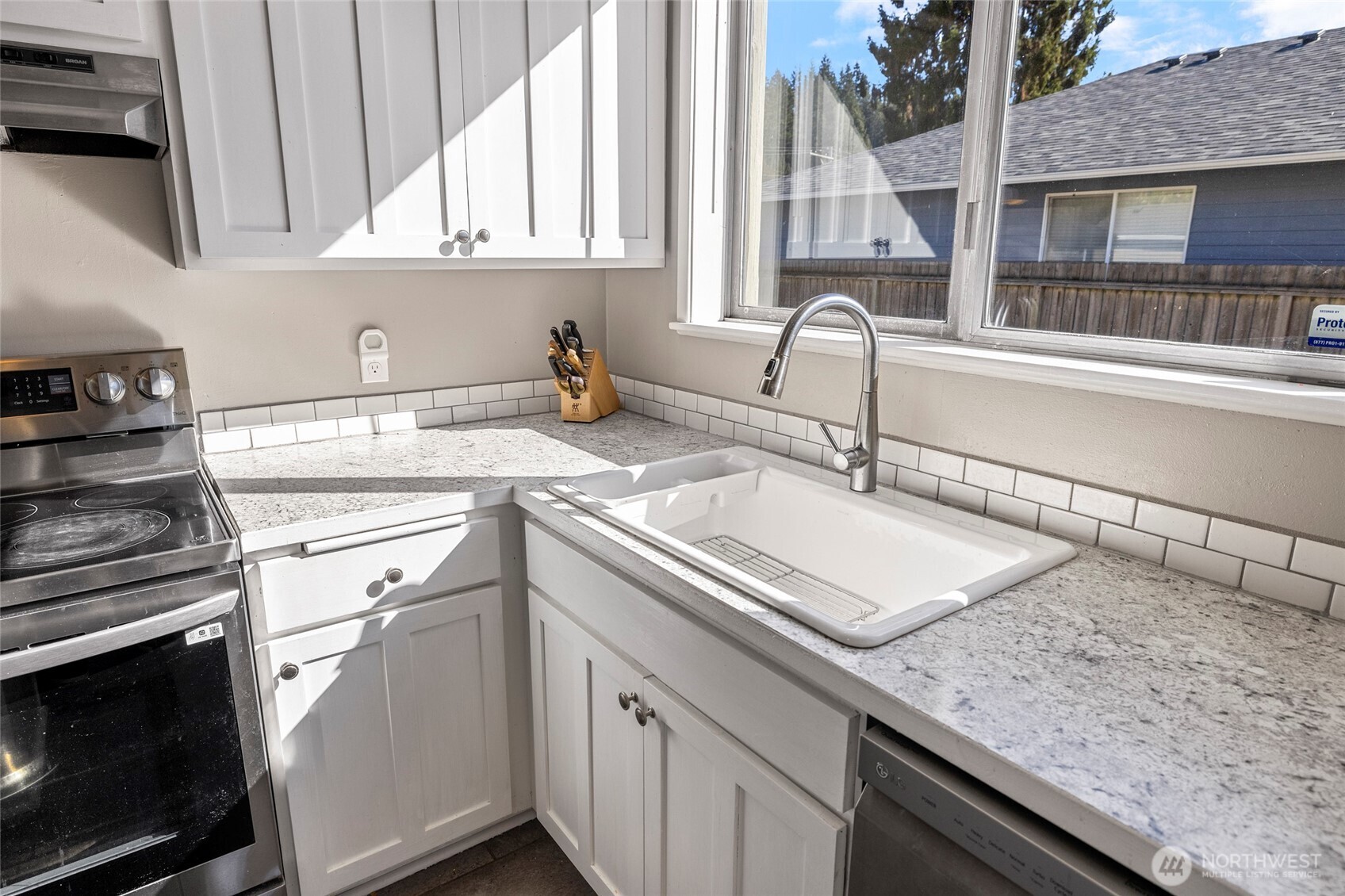 625 E Hazel Avenue , Burlington, WA 98233