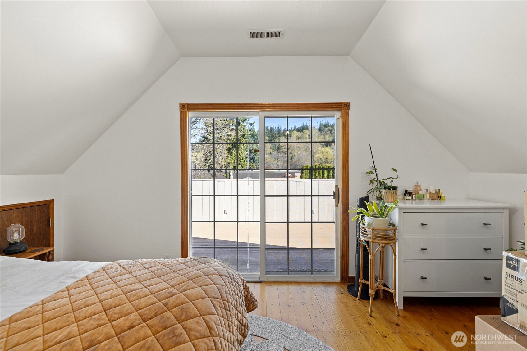 625 E Hazel Avenue , Burlington, WA 98233