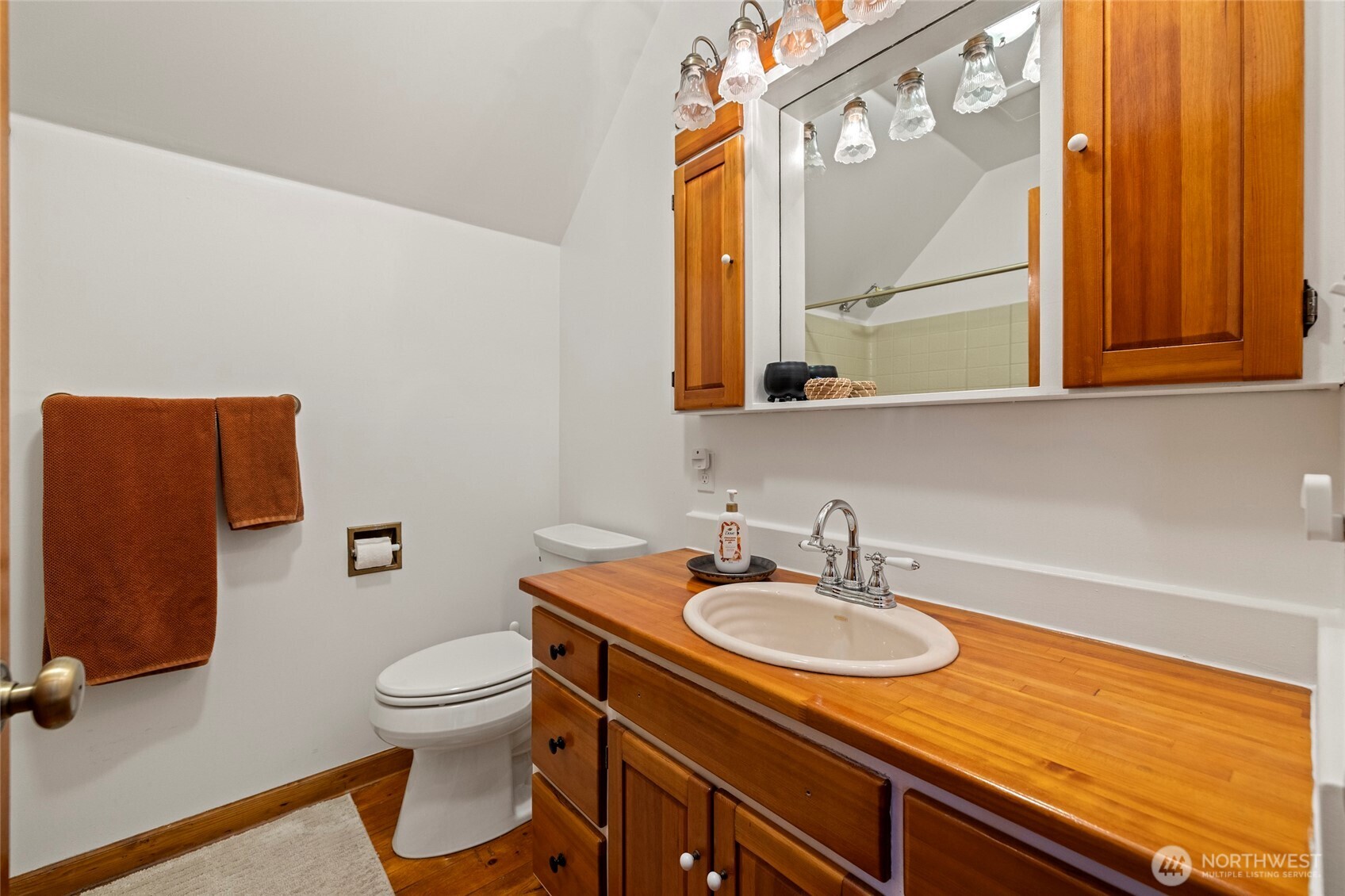 625 E Hazel Avenue , Burlington, WA 98233