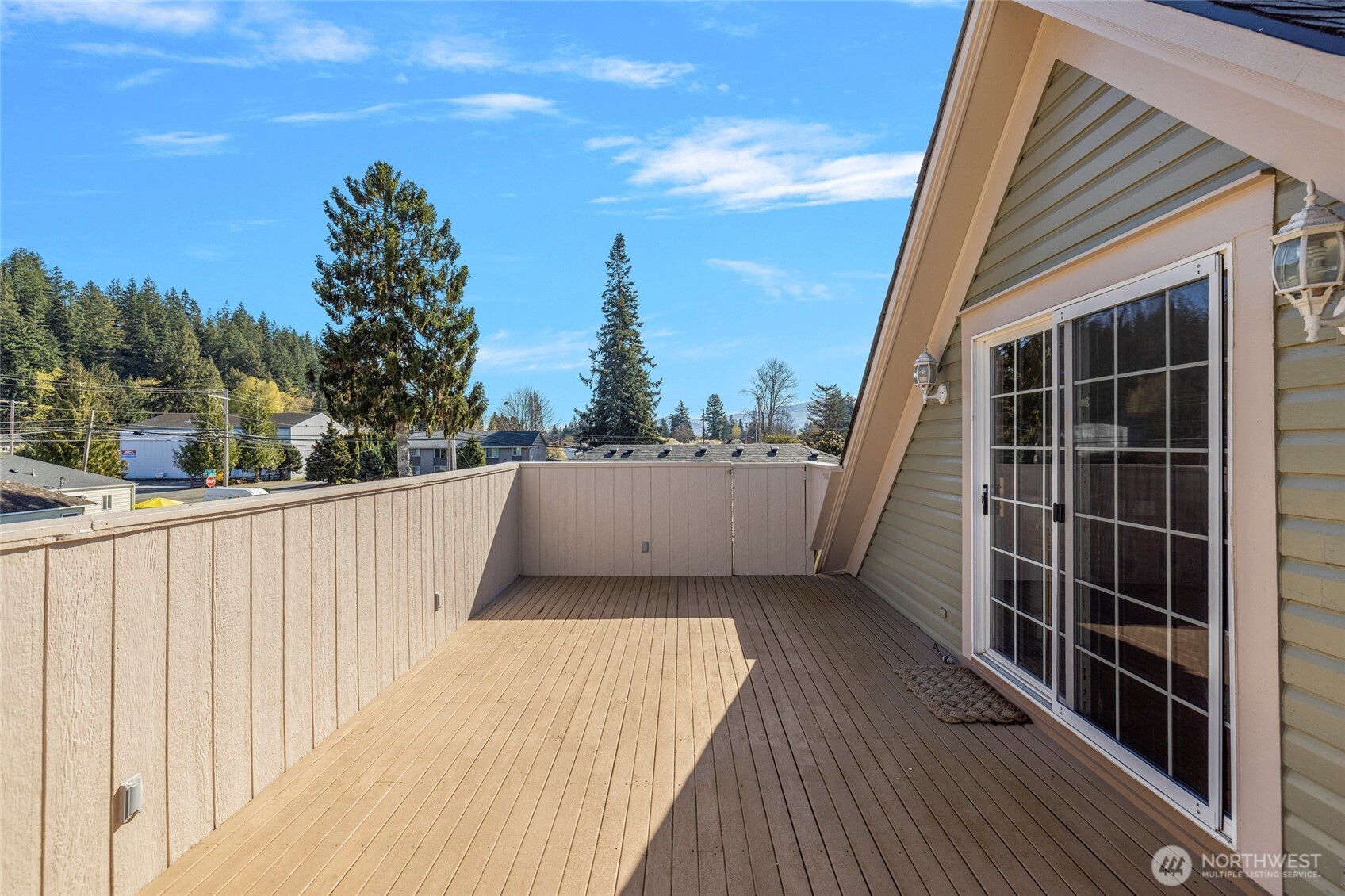 625 E Hazel Avenue , Burlington, WA 98233