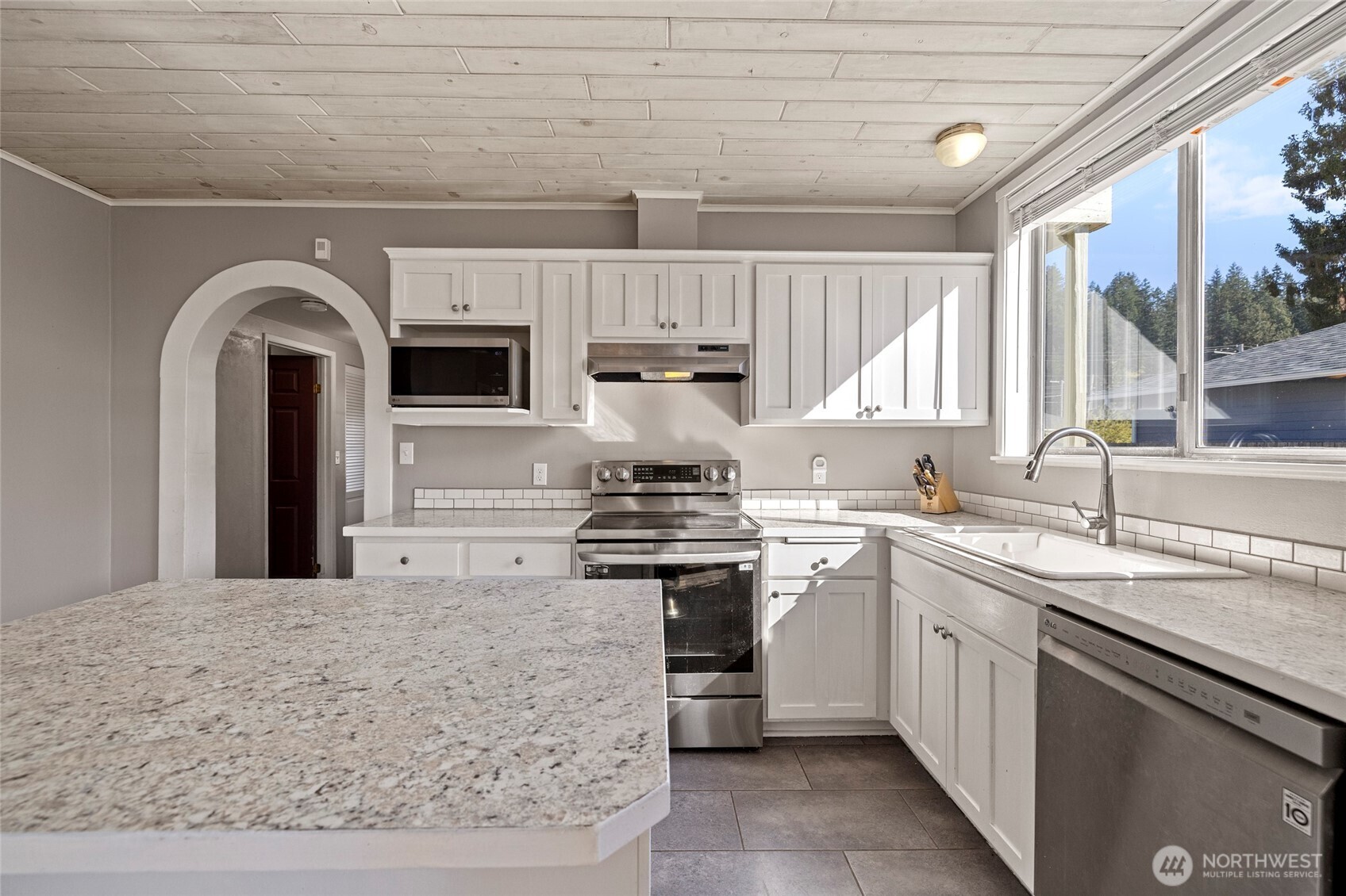 625 E Hazel Avenue , Burlington, WA 98233