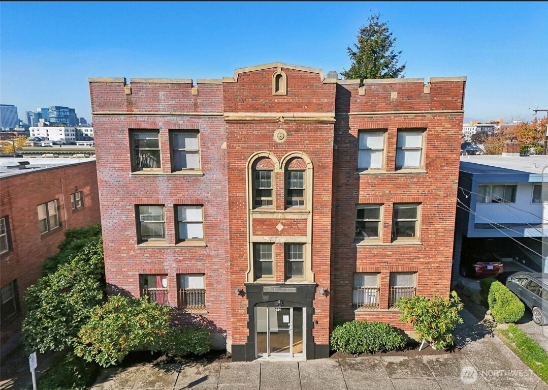 315 12th Avenue E, Seattle, WA 98102
