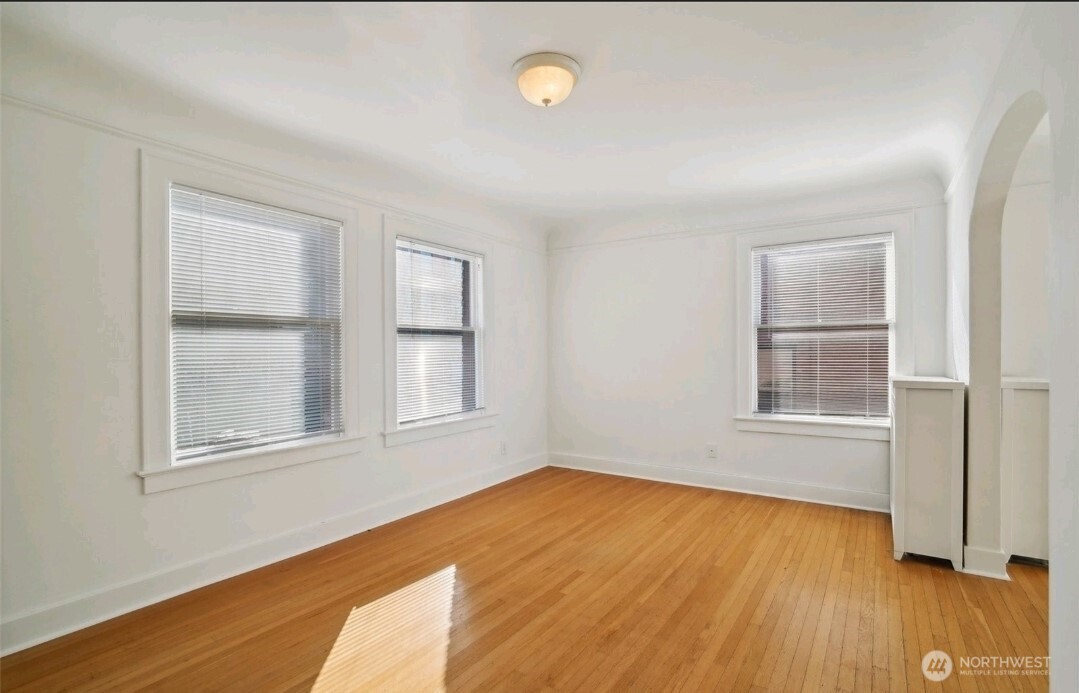 315 12th Avenue E, Seattle, WA 98102