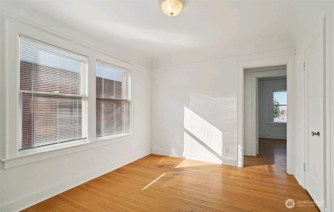 315 12th Avenue E, Seattle, WA 98102