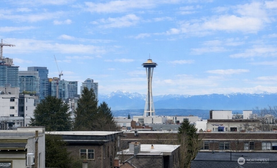 315 12th Avenue E, Seattle, WA 98102