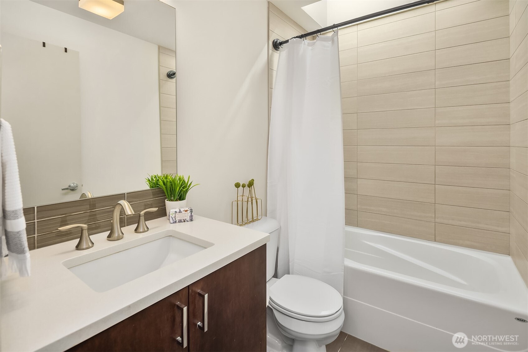 3446 B 22nd Avenue W, Seattle, WA 98199