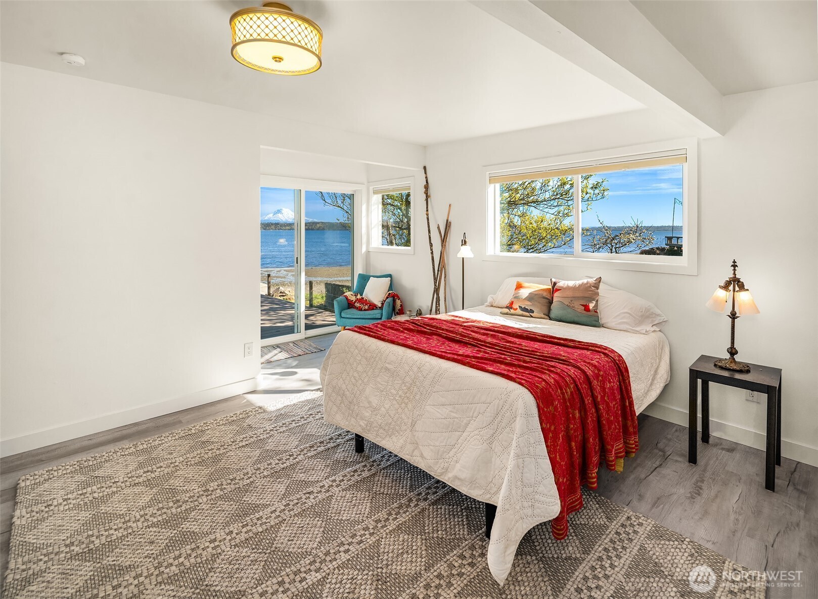 27518 Sandy Shores Drive SW, Vashon, WA 98070-0000