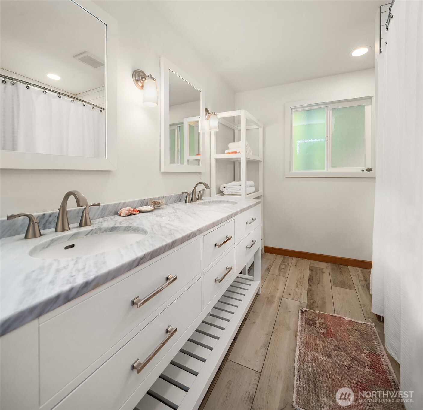 27518 Sandy Shores Drive SW, Vashon, WA 98070-0000