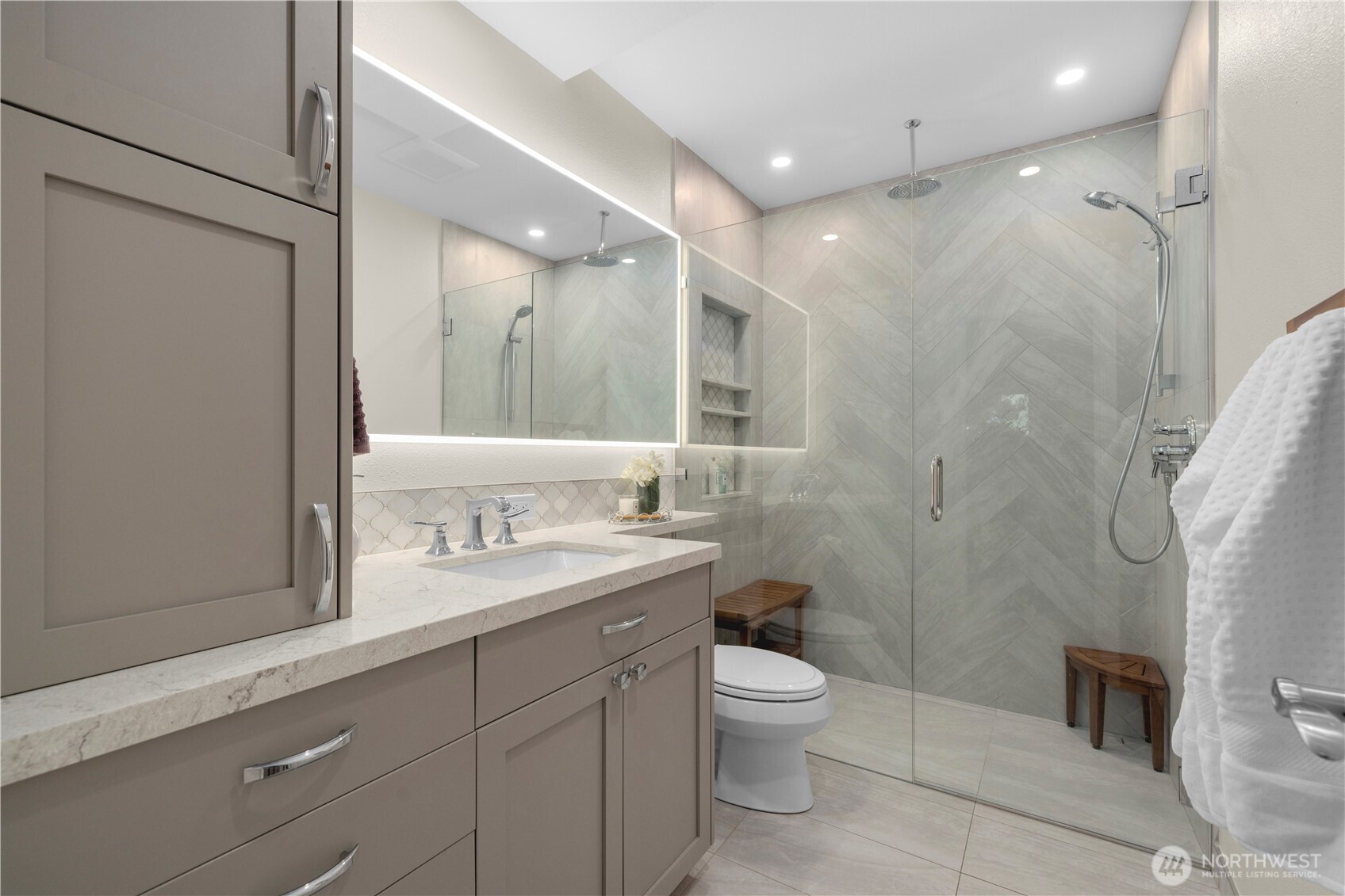 2630 NW Oakcrest Drive , Issaquah, WA 98027