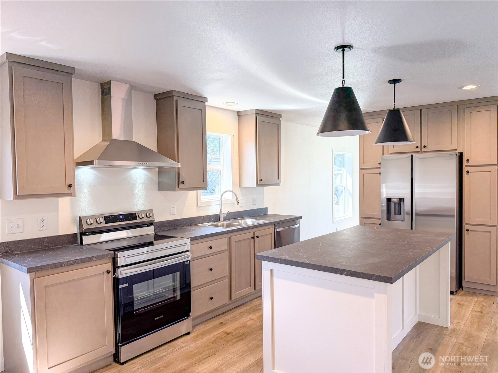 202 S 9th Avenue , Kelso, WA 98626