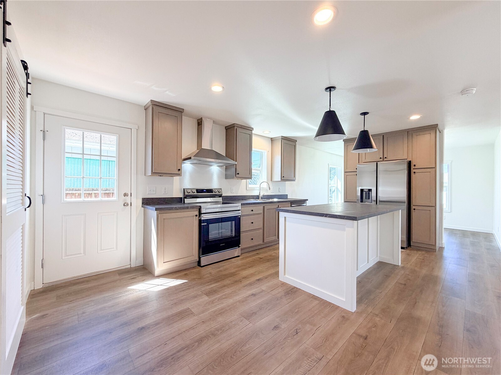 202 S 9th Avenue , Kelso, WA 98626