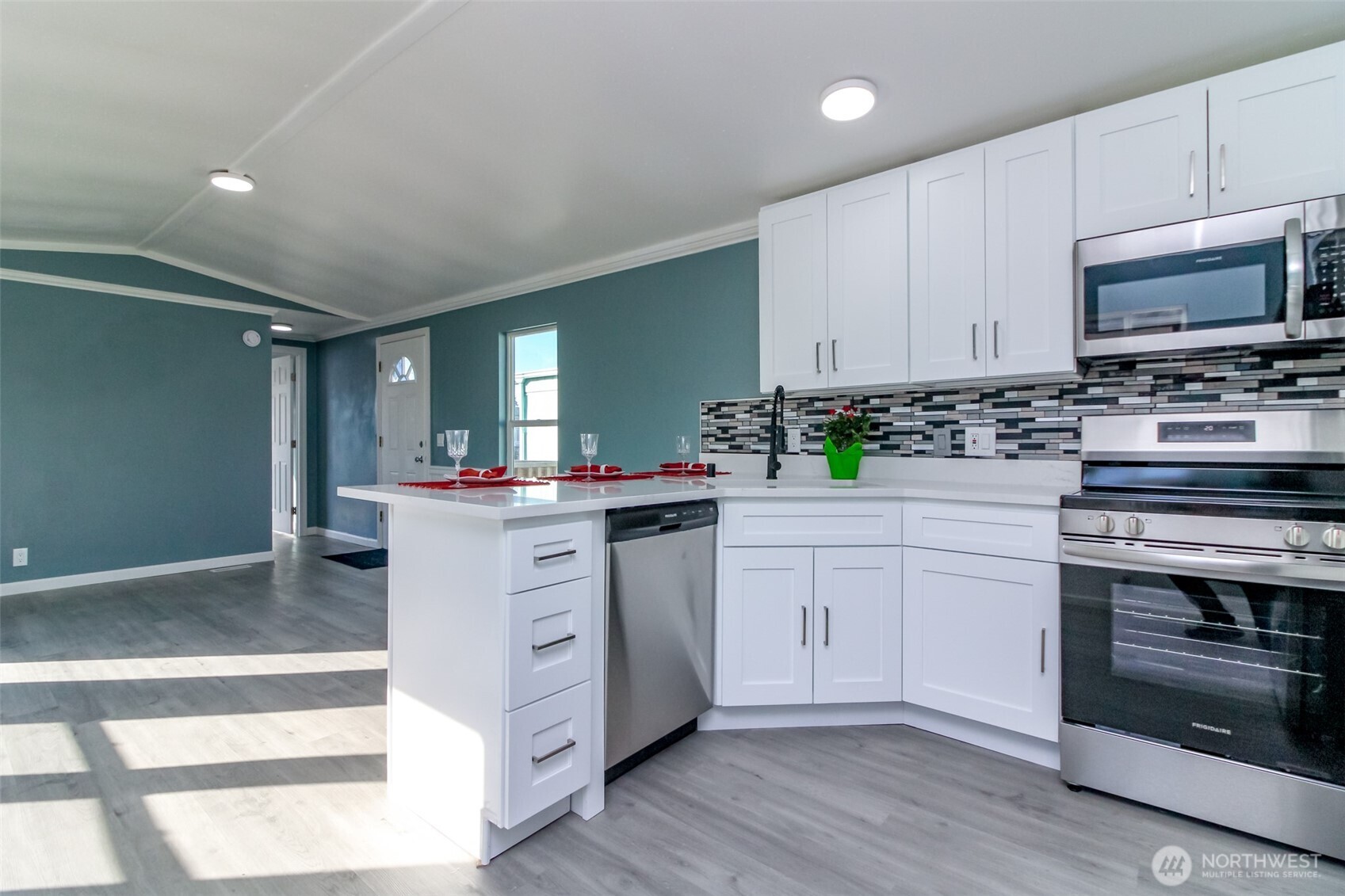 210 37th St SE #8, Auburn, WA 98002