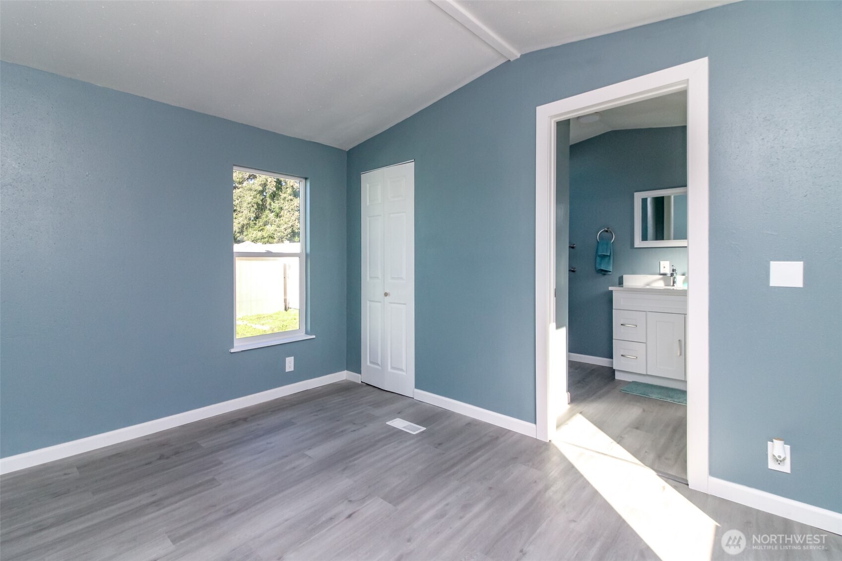 210 37th St SE #8, Auburn, WA 98002