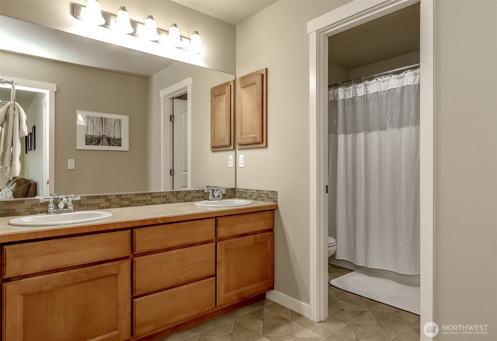 2711 NE Noll Valley Loop , Poulsbo, WA 98370